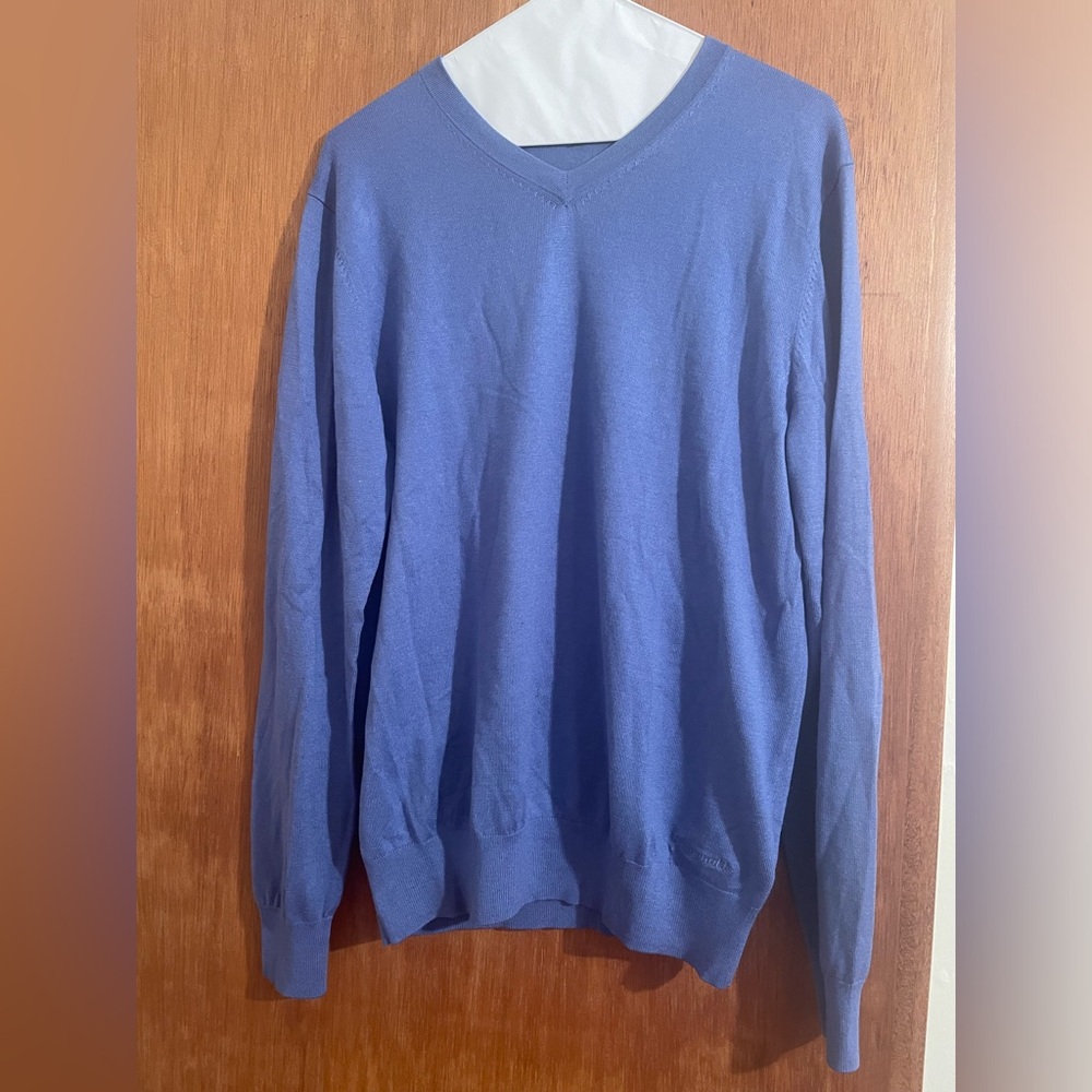 Facconable cashmere blend mens’ v-neck.